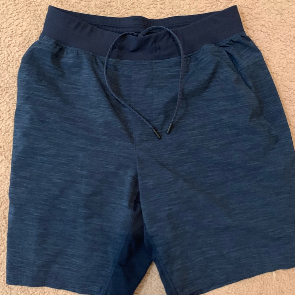 Lululemon Men’s Shorts -Sz Medium- Great Condition